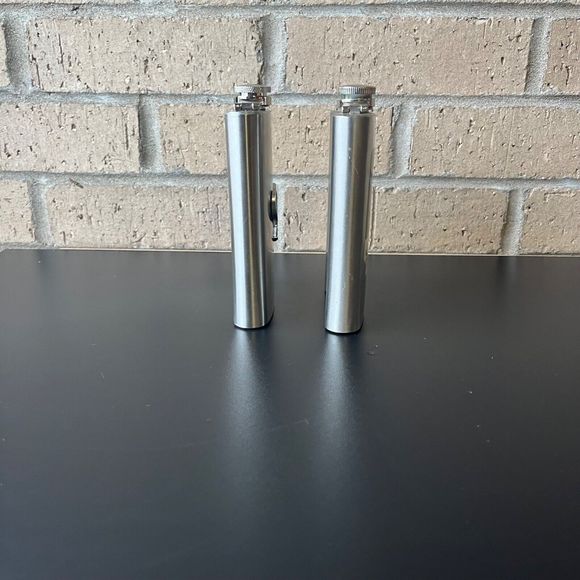 Set of Two Stainless Steel Flask 8 oz 5 in x 4 in x 1 in - Picture 5 of 14
